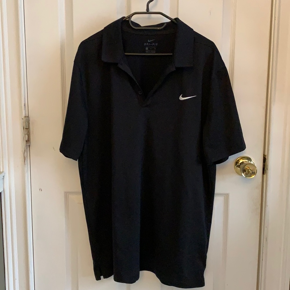 Men's Nike 3 button shirt